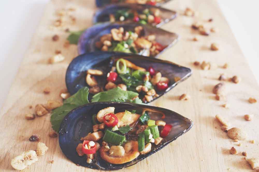 Sò Lông Nướng Mỡ Hành (Grilled Mussels with Buttered Green Onions)