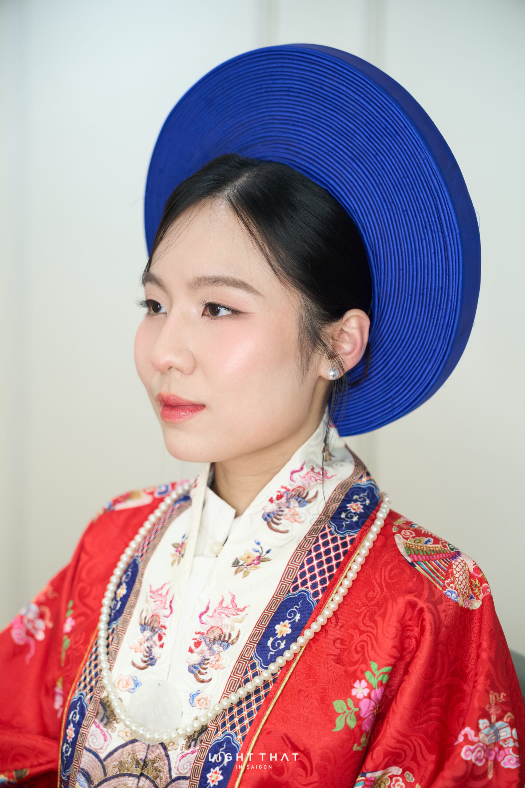 Lớp nền trong suốt khi makeup cô dâu tone Hàn giúp da mịn và sáng khỏe