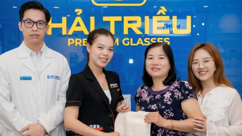 Cửa hàng mắt kính Hải Triều