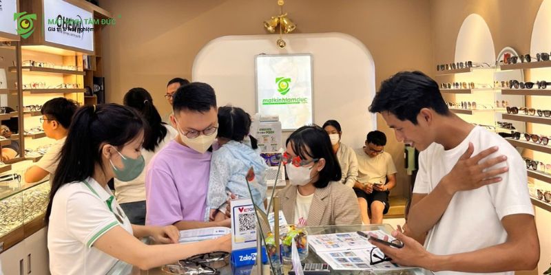 TOP 10 cửa hàng mắt kính, cắt kính cận tại TP. HCM giá rẻ uy tín