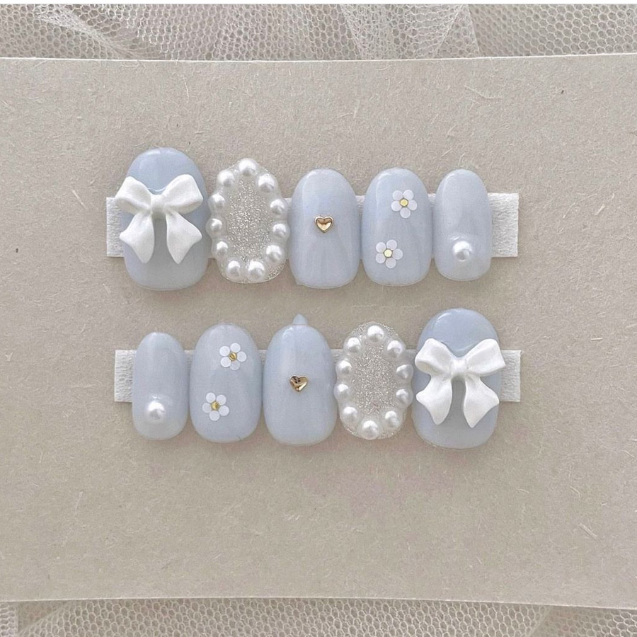Nail hoa họa tiết cách điệu