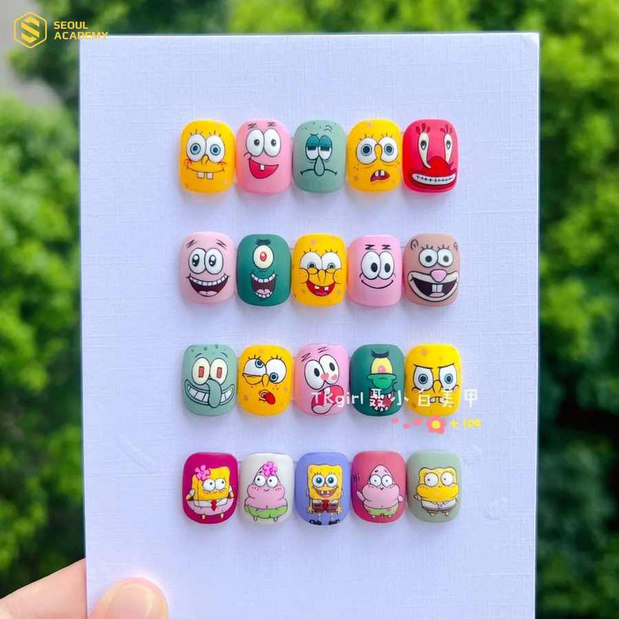 Mẫu nail họa tiết lộn xộn