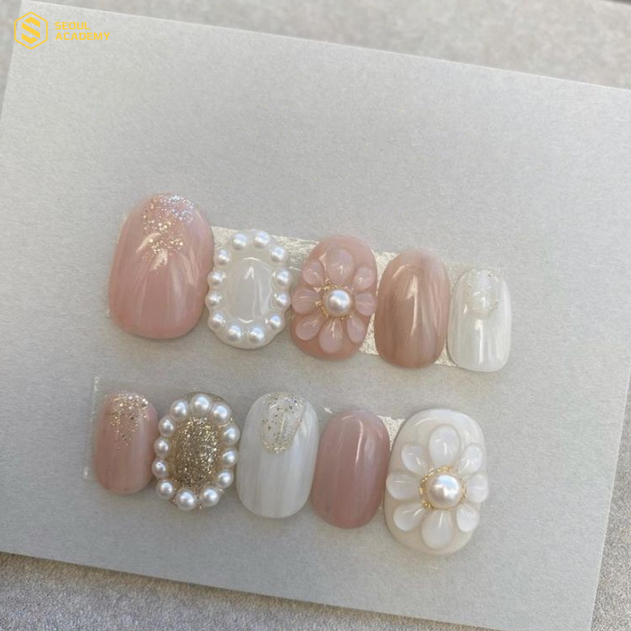 Nail mùa hạ sặc sỡ