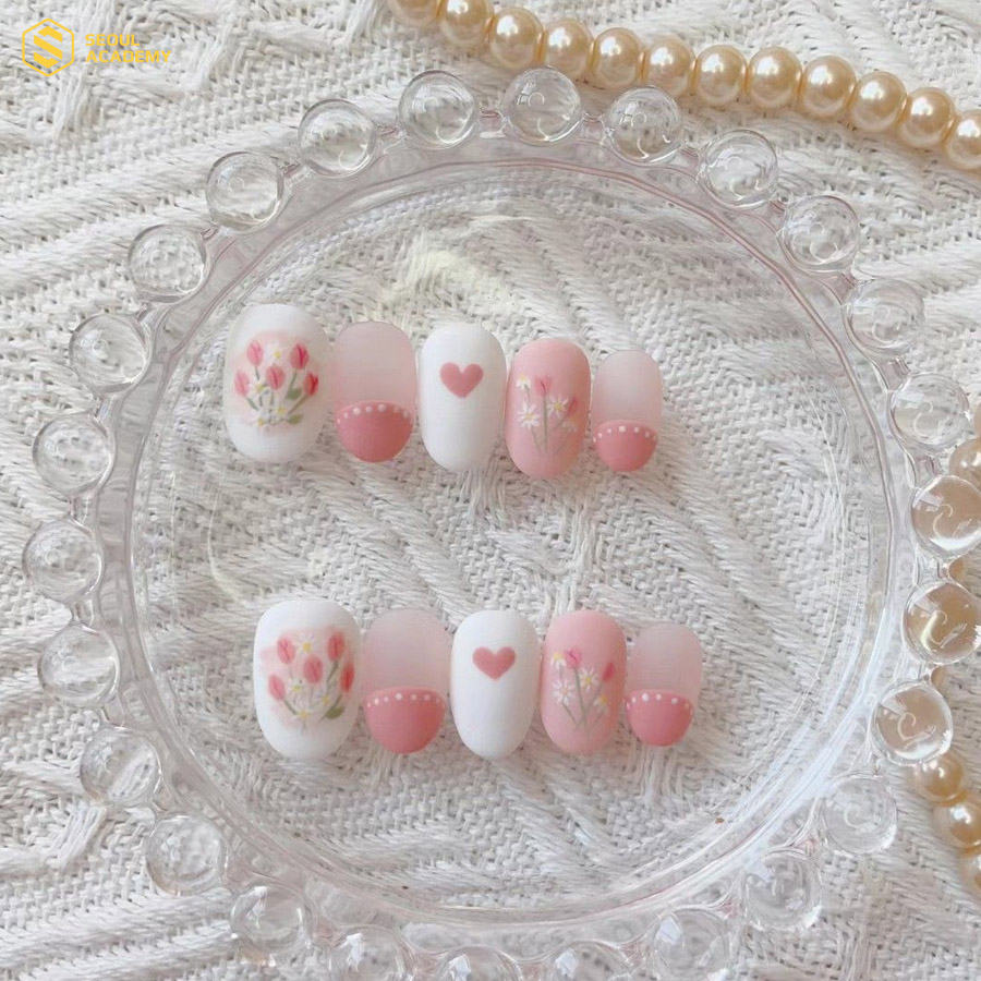 Thật không khó để tìm ra những kiểu nail mà bé thích