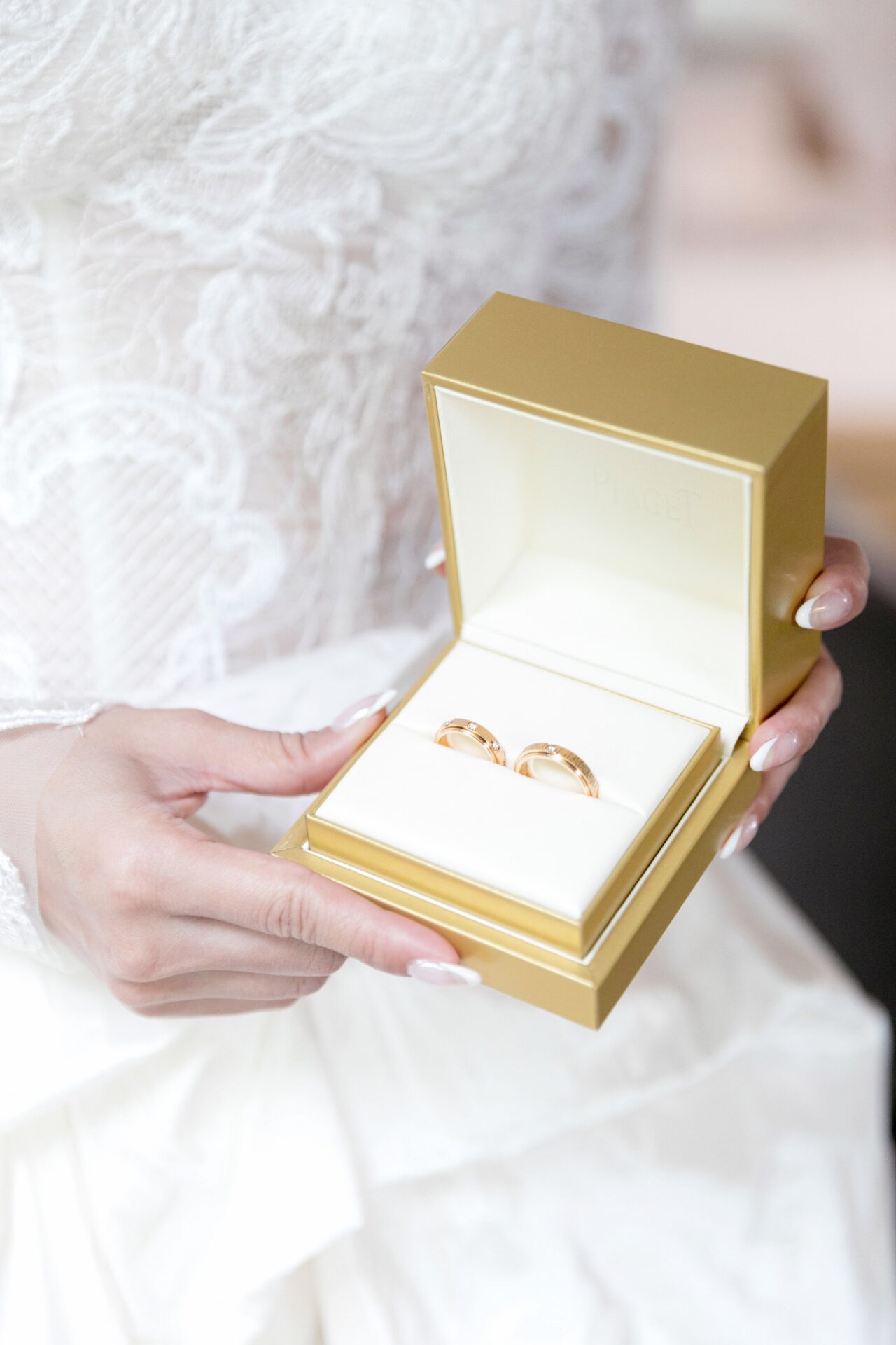 Nhẫn Piaget xoay với thiết kế độc đáo đã trở thành lựa chọn của cặp đôi Hải Long - Salim trong lễ cưới.