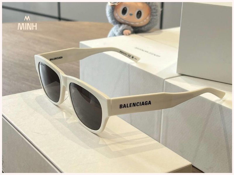 Kính Balenciaga Sunglasses Rectangular White