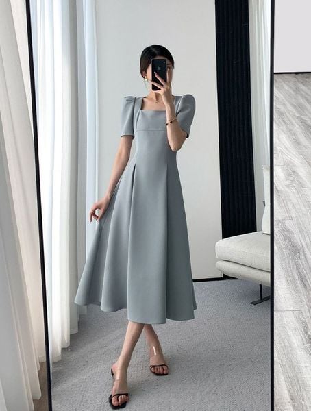 Outfit đi đám cưới cho nữ - Đầm midi cổ vuông