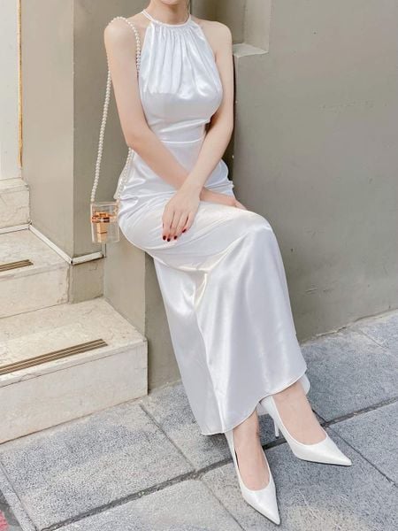 Outfit đi đám cưới cho nữ - Đầm cổ yếm