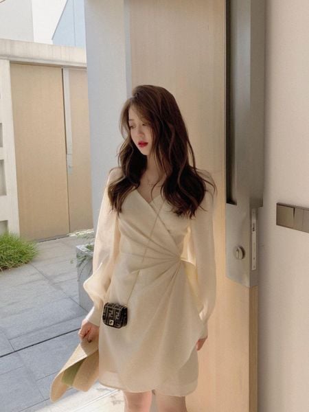 Outfit đi đám cưới cho nữ - wrap dress + giày slingback