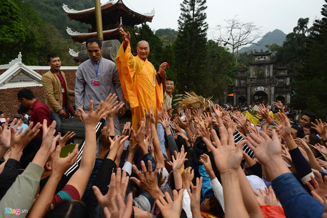 “Tháng giêng là tháng ăn chơi”
