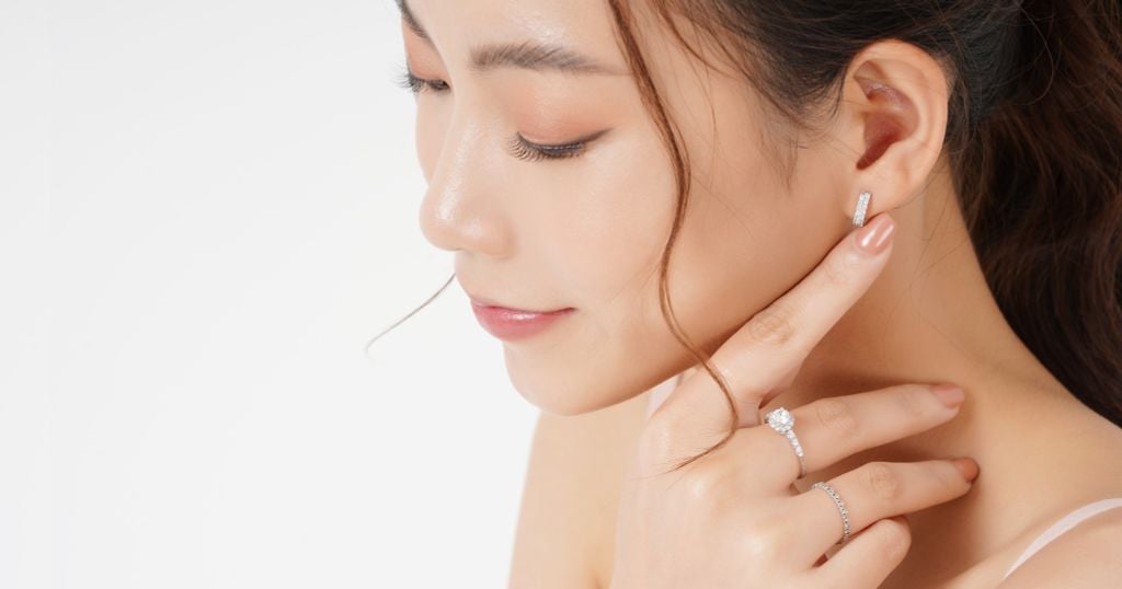 Tại sao nên chọn trang sức vàng trắng thay vì bạc?