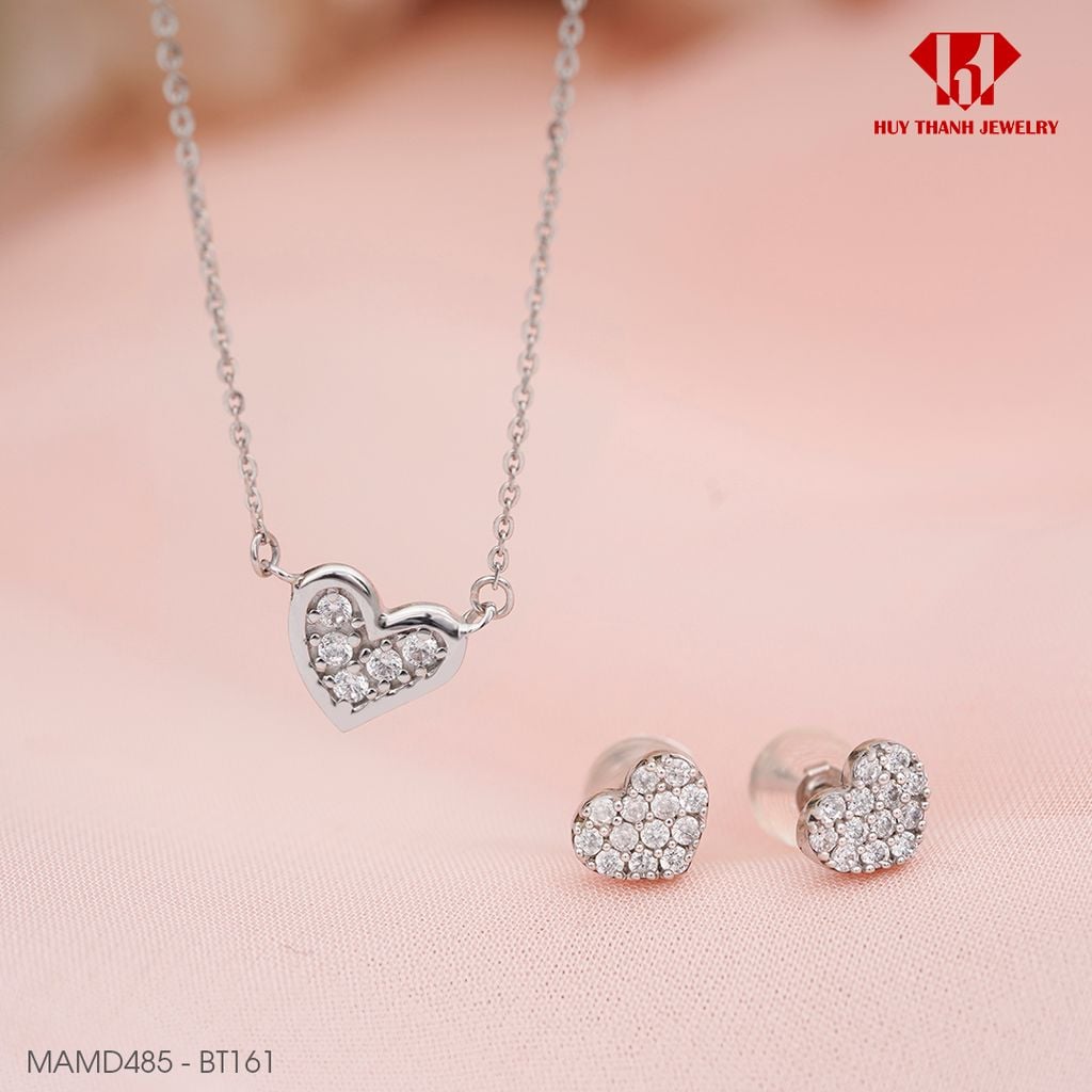 Tại sao nên chọn trang sức vàng trắng thay vì bạc?