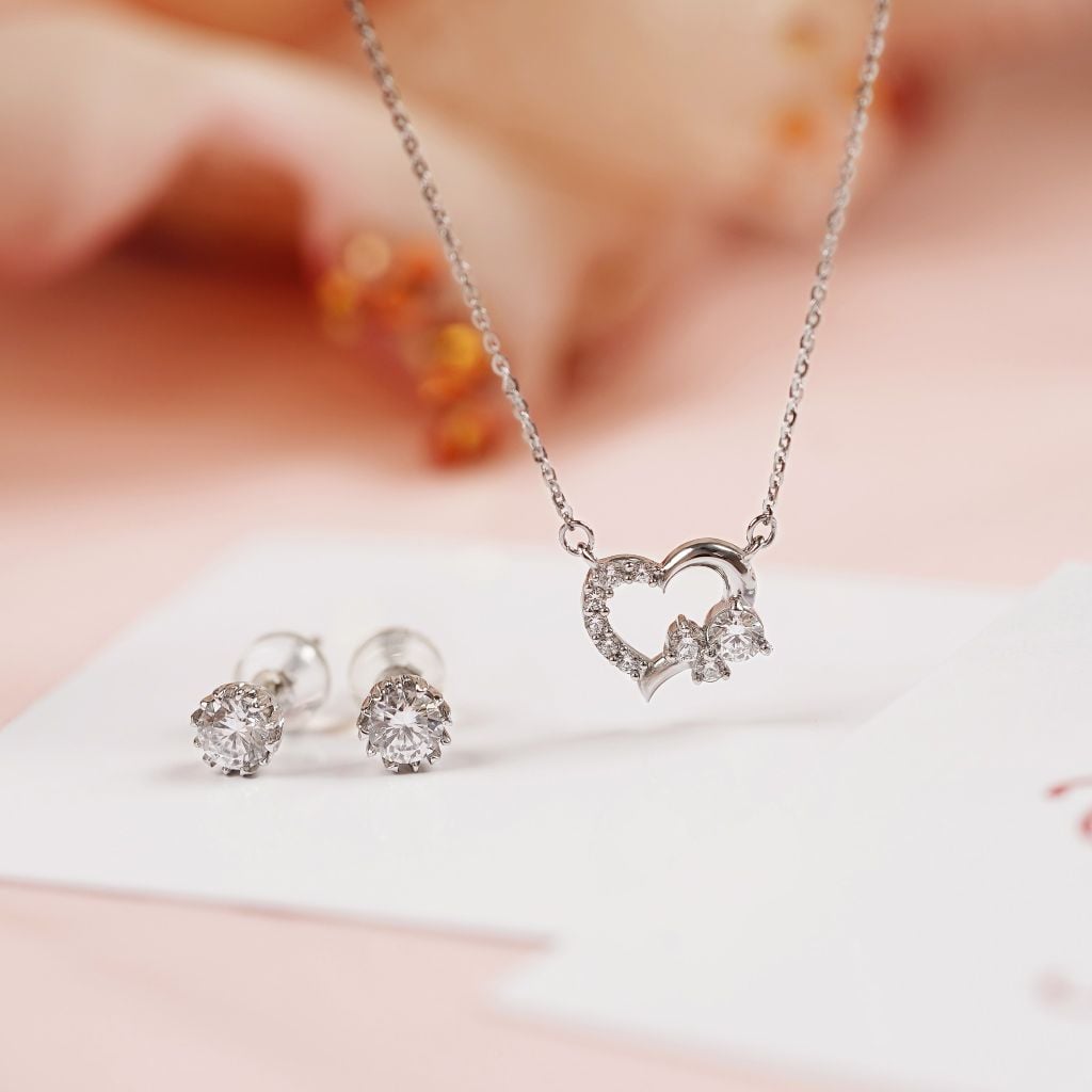 Tại sao nên chọn trang sức vàng trắng thay vì bạc?