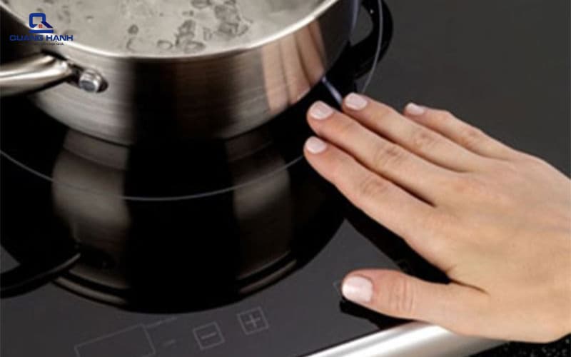 Quản tản nhiệt bếp từ không chạy