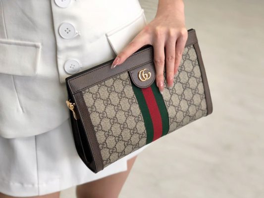 Tổng hợp top 5 ví cầm tay nữ hàng hiệu đang dậy sóng toàn cầu