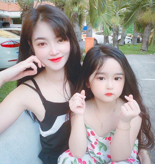 Bức ảnh bé gái Tây Nguyên 6 tuổi ti mẹ ai cũng thắc mắc, người mẹ xinh đẹp lên tiếng - 5