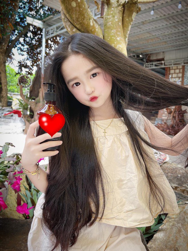 Bức ảnh bé gái Tây Nguyên 6 tuổi ti mẹ ai cũng thắc mắc, người mẹ xinh đẹp lên tiếng - 8