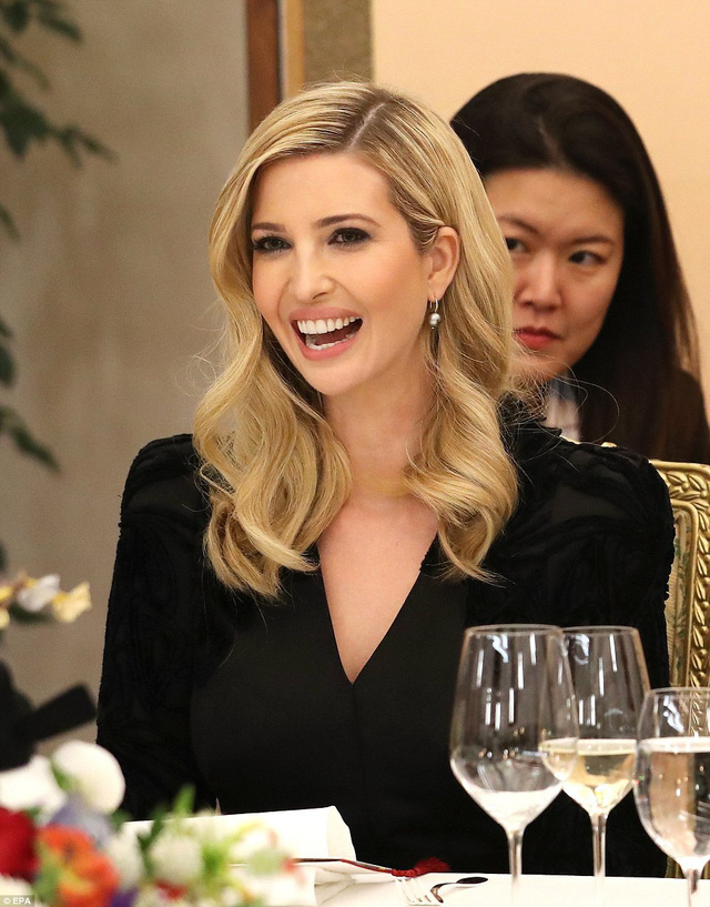 Hàn Quốc trải thảm đỏ đón ái nữ xinh đẹp của Tổng thống Trump - Hình 9