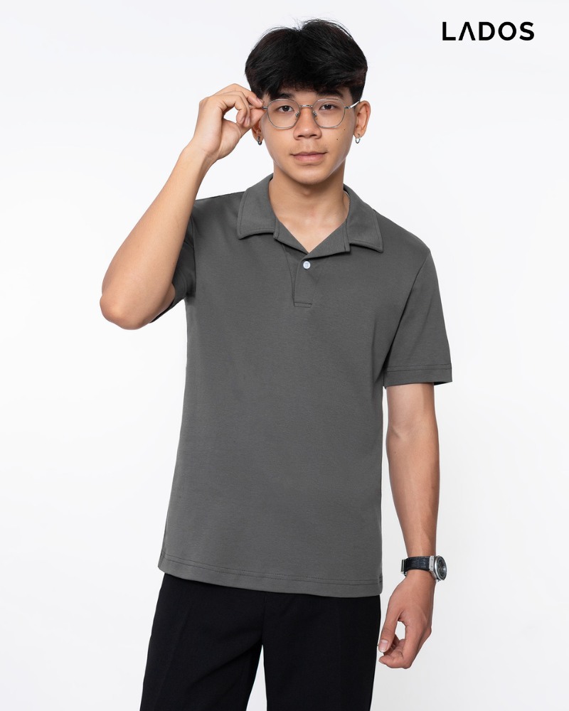 t-shirt nam mau den voi chat lieu to ong nhi