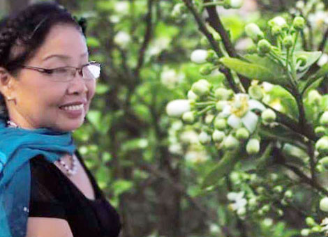 Nhà thơ Phan Thị Thanh Nhàn: Bề ngoài cười nụ, bên trong khóc thầm…