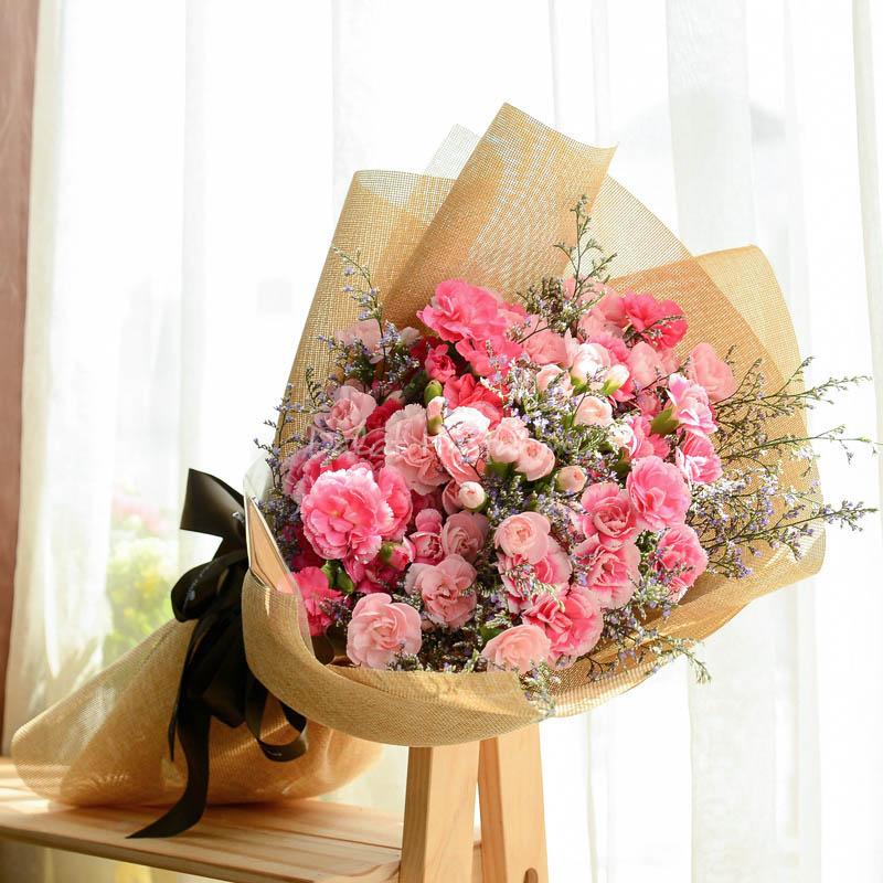 Bó Hoa Món Quà Hạnh Phúc 211 hoa cẩm chướng Carnation Dalat Hasfarm bó hoa cẩm chướng, mother day, ngày của mẹ, quà tặng mẹ, quà tặng mẹ ý nghĩa, hoa cẩm chướng, cẩm chướng tặng mẹ, hoa sinh nhật, hoa chúc mừng, 8/3, 20/10, quốc tế phụ nữ, phụ nữ việt nam