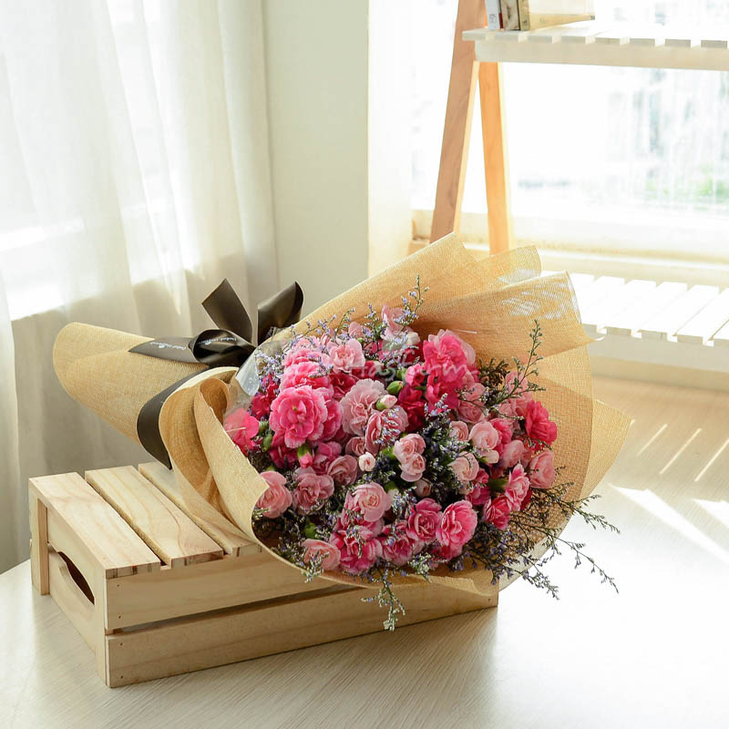 Bó Hoa Món Quà Hạnh Phúc 211 hoa cẩm chướng Carnation Dalat Hasfarm bó hoa cẩm chướng, mother day, ngày của mẹ, quà tặng mẹ, quà tặng mẹ ý nghĩa, hoa cẩm chướng, cẩm chướng tặng mẹ, hoa sinh nhật, hoa chúc mừng, 8/3, 20/10, quốc tế phụ nữ, phụ nữ việt nam