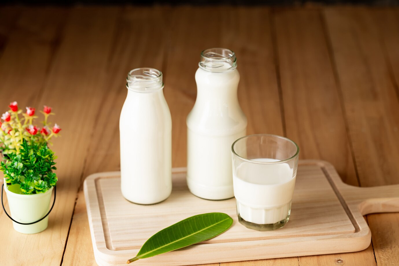 Sữa tươi không chỉ trị thâm mụn mà còn giúp da mịn màng
