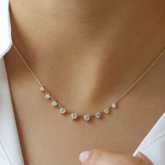 Cách phối dây chuyền với đầm giúp bạn lộng lẫy nhất