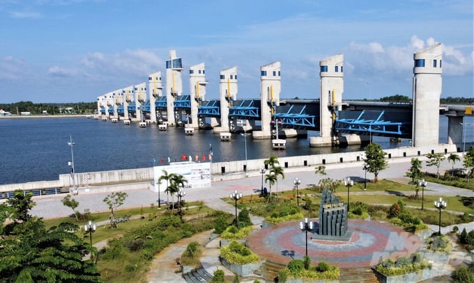 Cai Lon - Cai Be Irrigation System: Orchestrating the balance between salt and fresh waters
