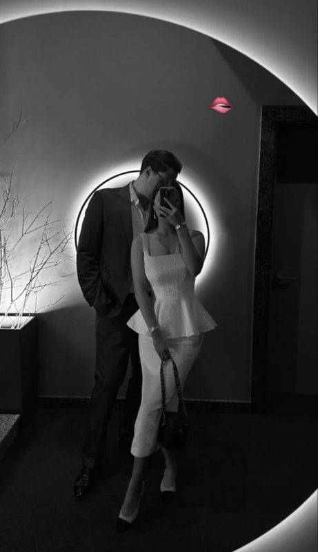 Gợi ý cách chụp ảnh couple giấu mặt đẹp nhất 2026