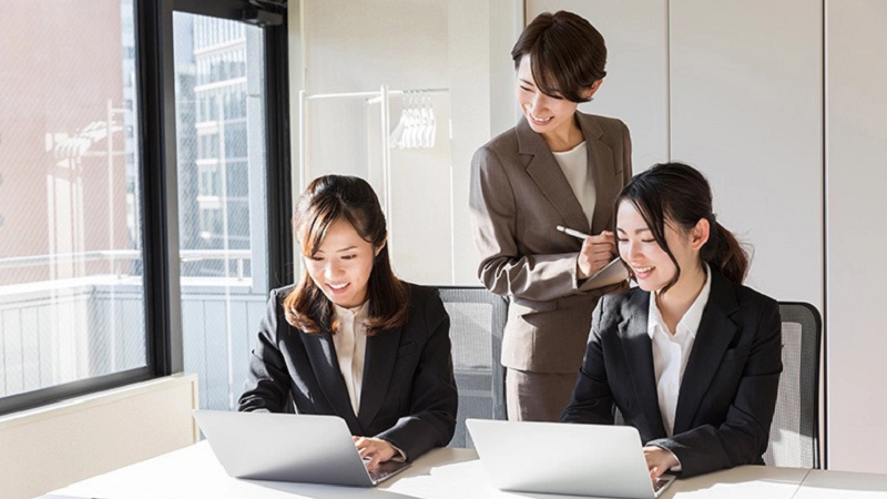 Sự khác biệt giữa cộng sự và trợ lý