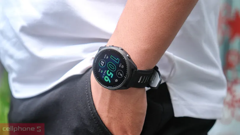 Đồng hồ thông minh Garmin sở hữu màn hình amoled