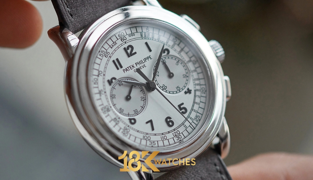 Tất cả đồng hồ hiện đại của hãng Patek Philippe đều dùng kính Sapphire nguyên khối, chống trầy tuyệt đối