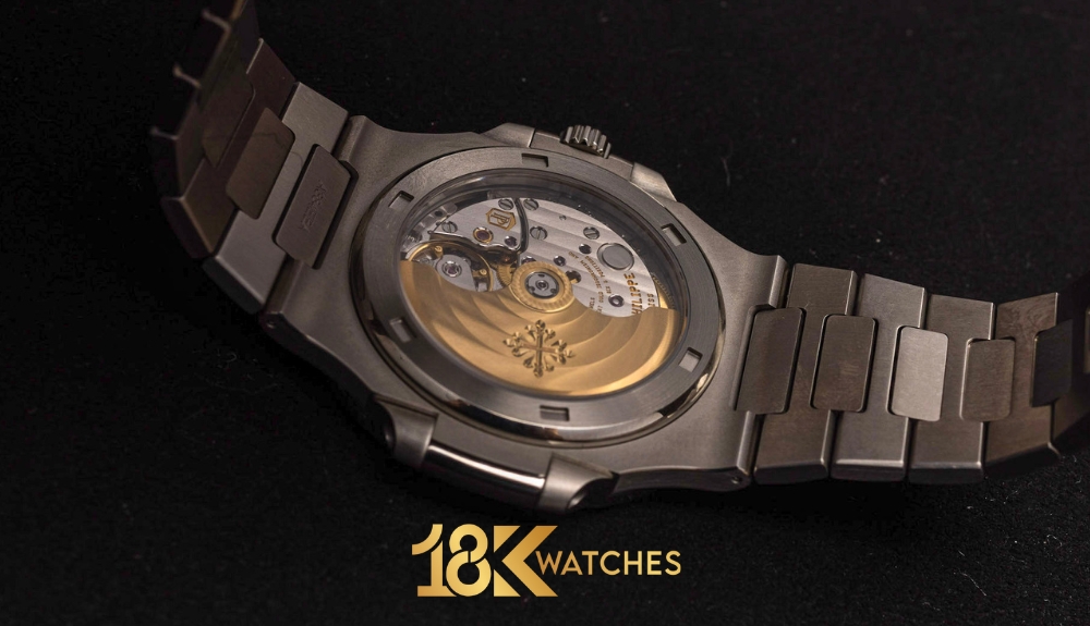 Đồng hồ Patek Philippe chính hãng chỉ sử dụng bộ máy cơ học được hoàn thiện thủ công, với các chi tiết chạm khắc cực kỳ tinh vi
