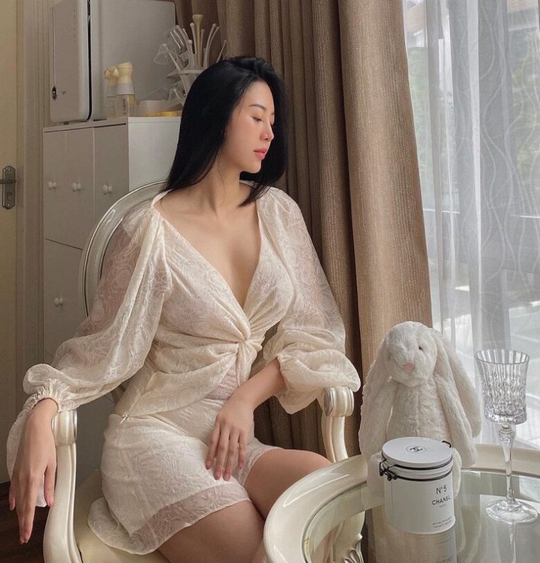 "Hot girl hàng không" đóng MV Sơn Tùng M-TP: Sau là quán quân, đẻ 2 con cho chồng giám đốc vẫn được khen "lão hóa ngược"
