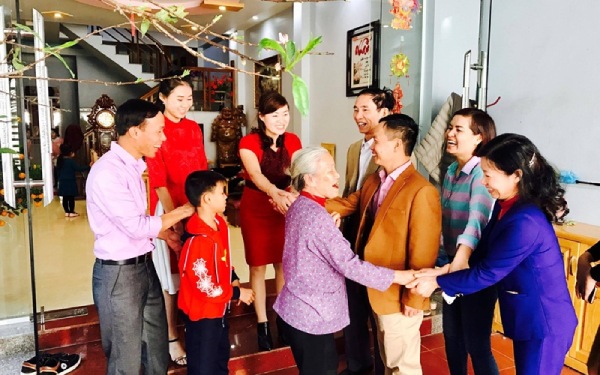Người xông nhà ảnh hưởng đến tài lộc