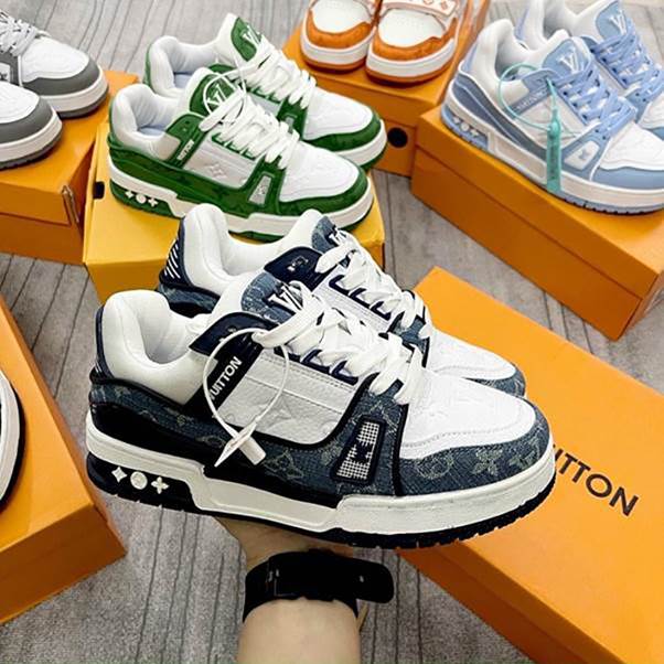 Cách check giày LV chính hãng: Mẹo phân biệt thật giả đơn giản