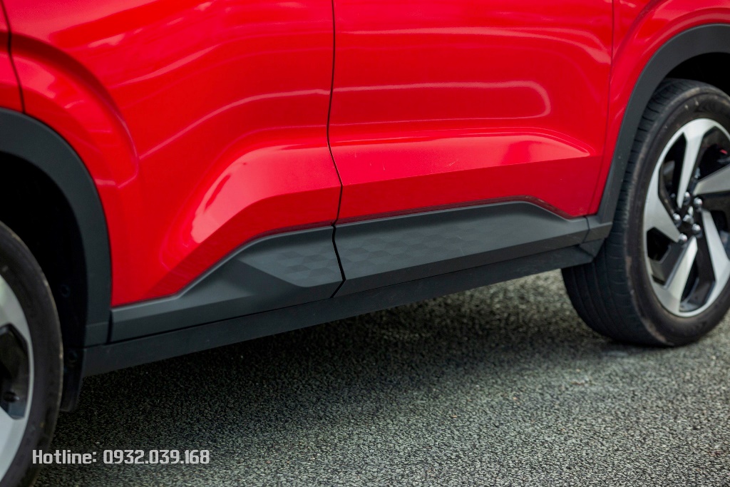 Mitsubishi Xforce Exceed màu đỏ, giá bán kèm khuyến mãi