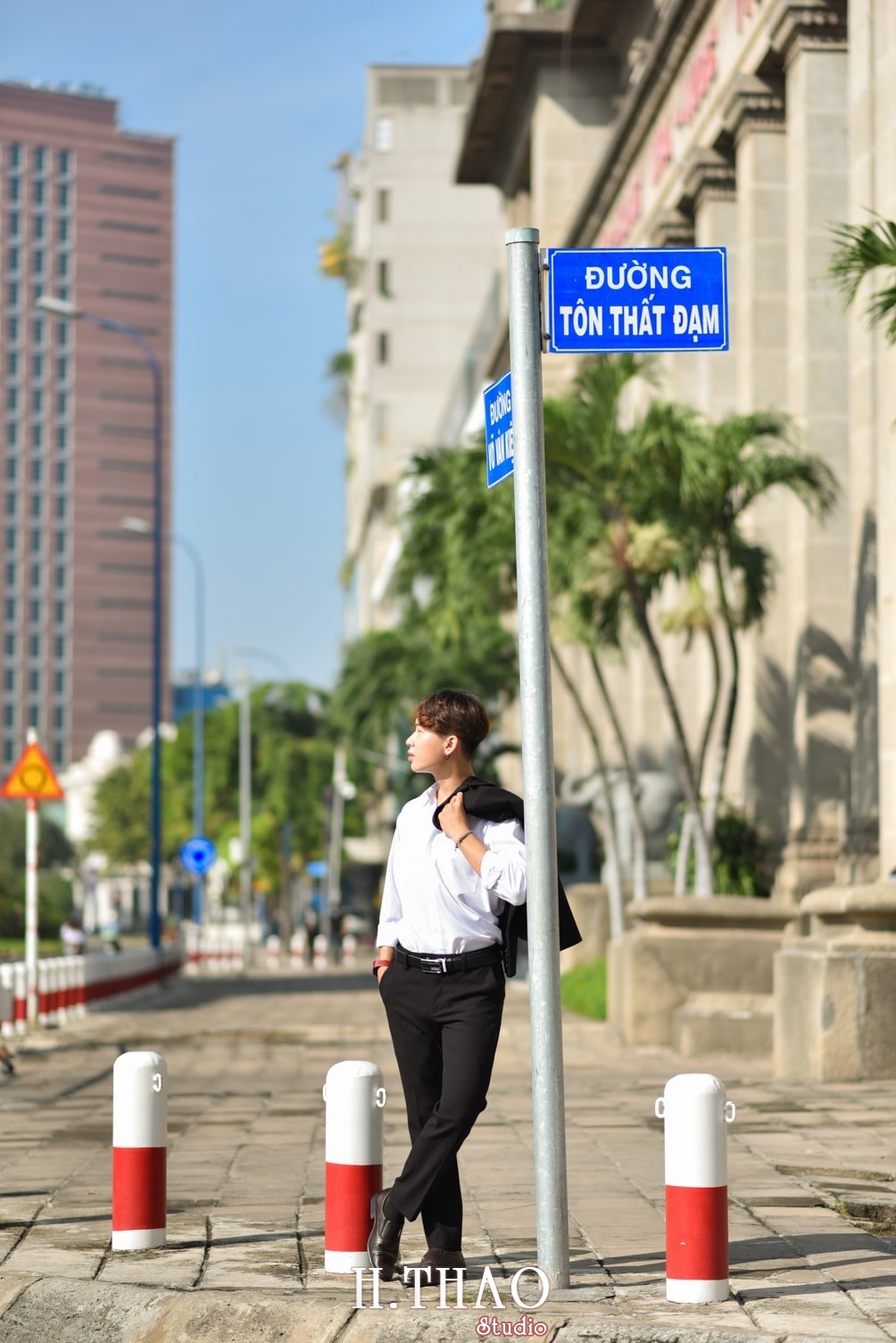 Anh nam buon 3 min - 35 cách tạo dáng chụp ảnh nam ngầu chất ngất - HThao Studio
