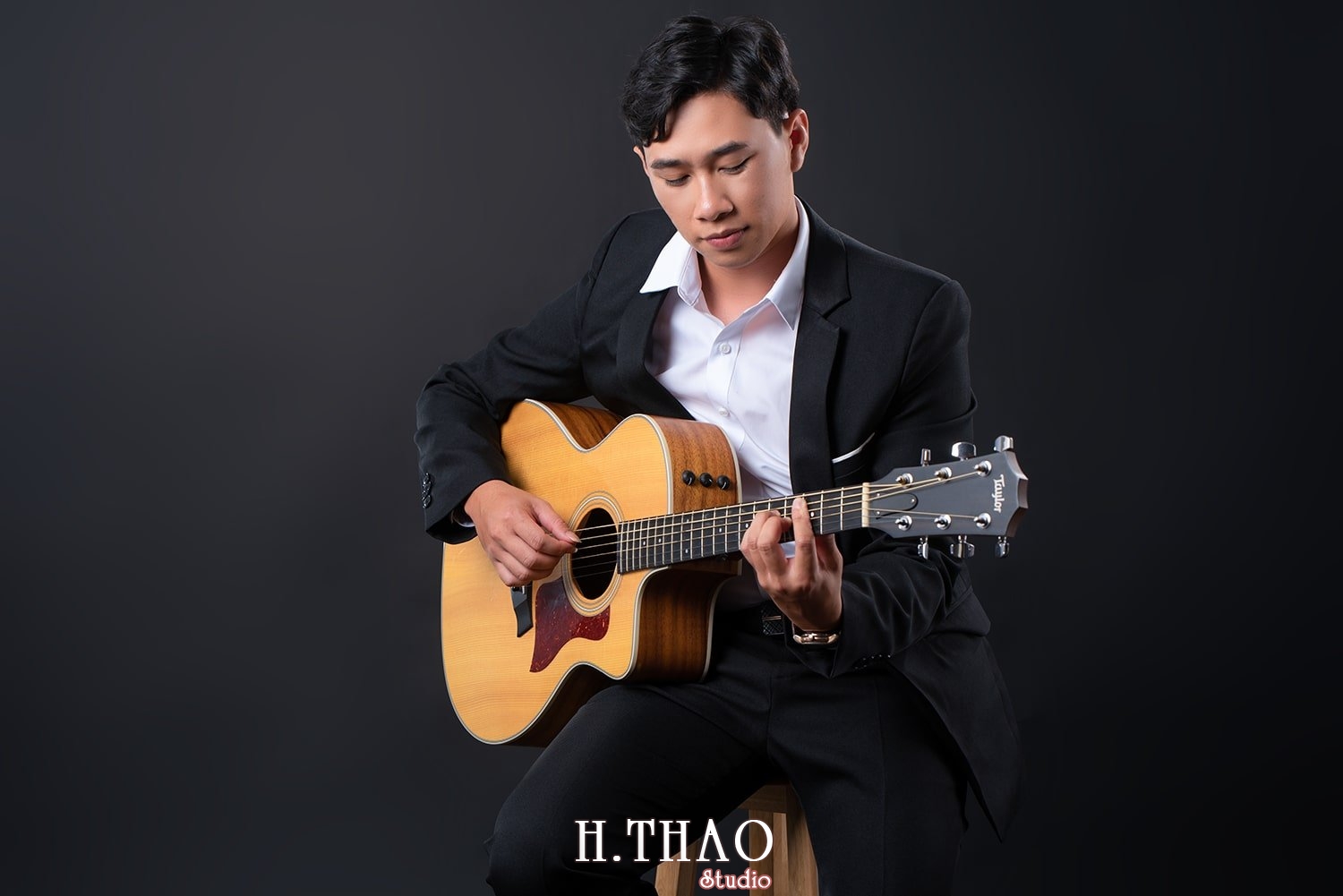 Anh profile 21 - 35 cách tạo dáng chụp ảnh nam ngầu chất ngất - HThao Studio