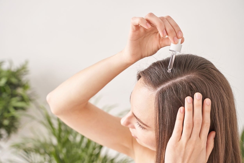 Tóc con mọc lởm chởm do nguyên nhân nào và phải làm sao 4
