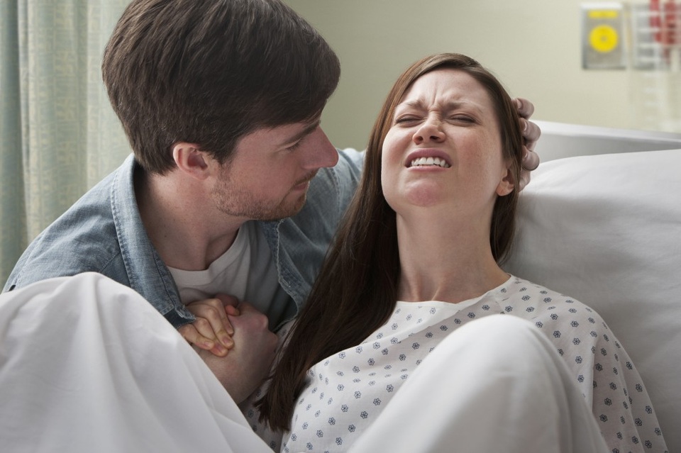 Dù là sinh thường hay sinh mổ thì mẹ vẫn phải đối mặt với những cơn đau “không thể diễn tả thành lời”