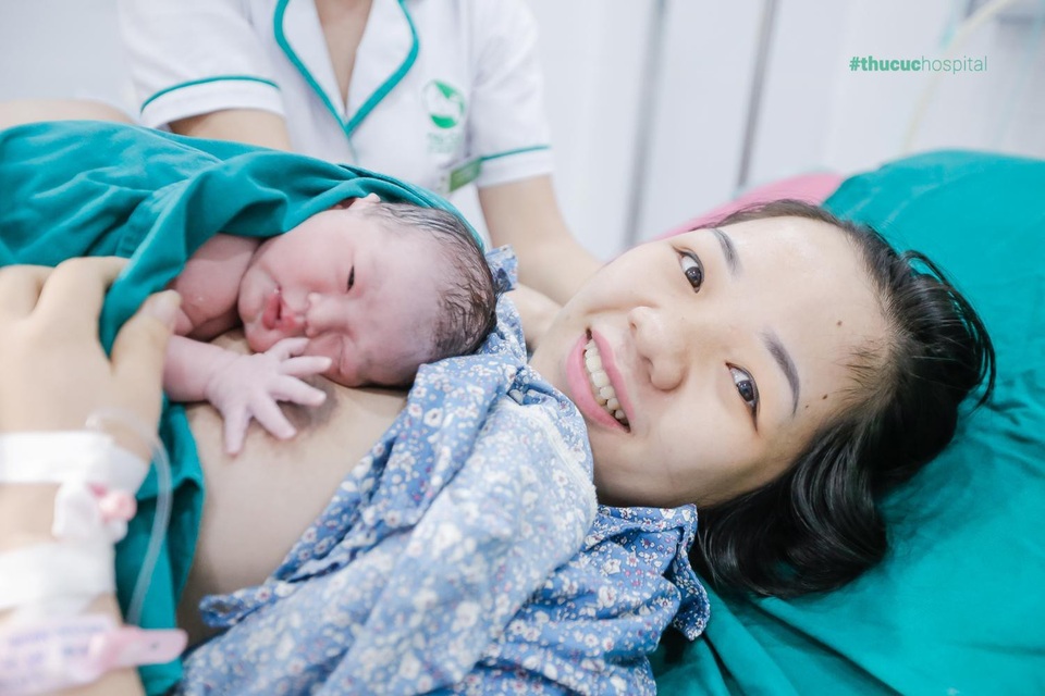 Những hình ảnh “không thể đẹp hơn” của mẹ bầu Hương Giang bên con yêu