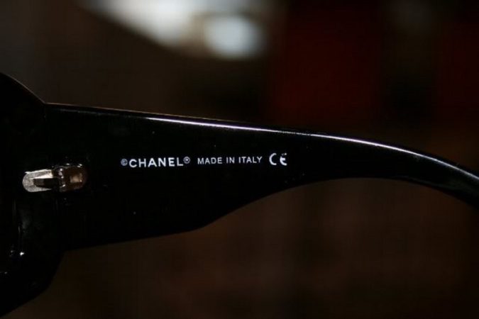 hướng dẫn phân biệt kính chanel thật giả