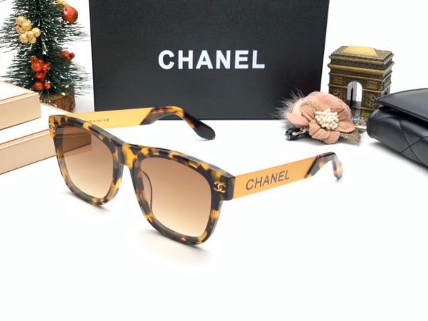 3 tuyệt chiêu phân biệt kính Chanel thật giả cực hay ho 