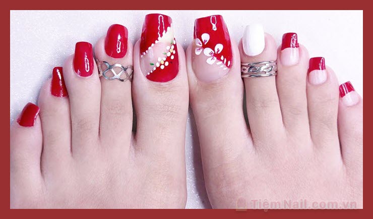 Mẫu móng chân đẹp màu đỏ tươi