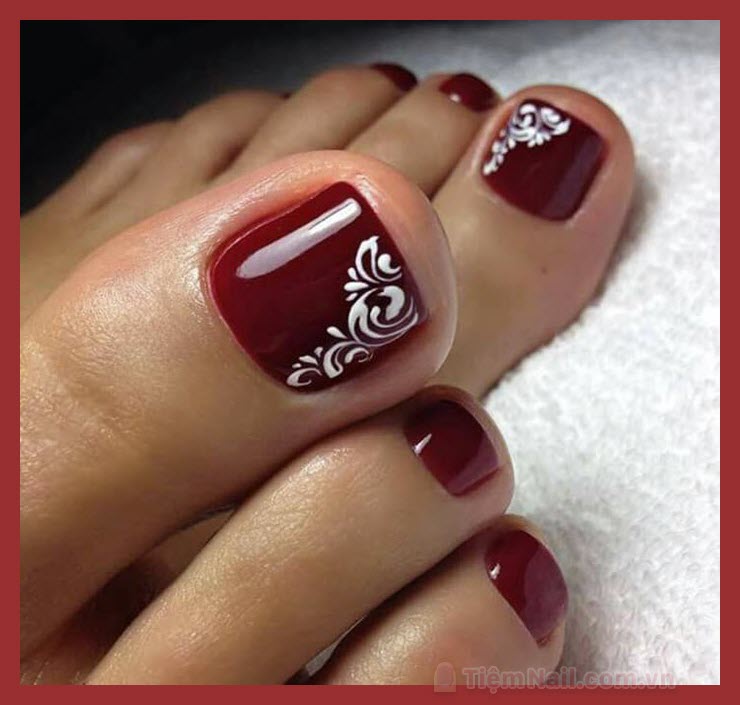 Mẫu móng chân đẹp màu đỏ vẽ hoa đẹp