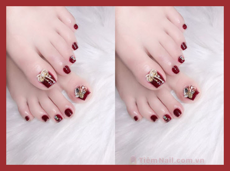 Mẫu nail chân màu đỏ đính đá đẹp