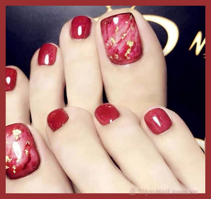 Mẫu móng chân đẹp màu đỏ độc đáo
