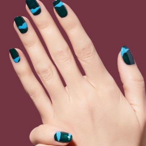 gallery-1441312598-navy-blue-studded-manicure